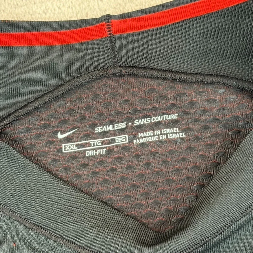 Nike Seamless Sans Couture Performance T Shirt in Black Red Dri Fit Men 2XL NWOT